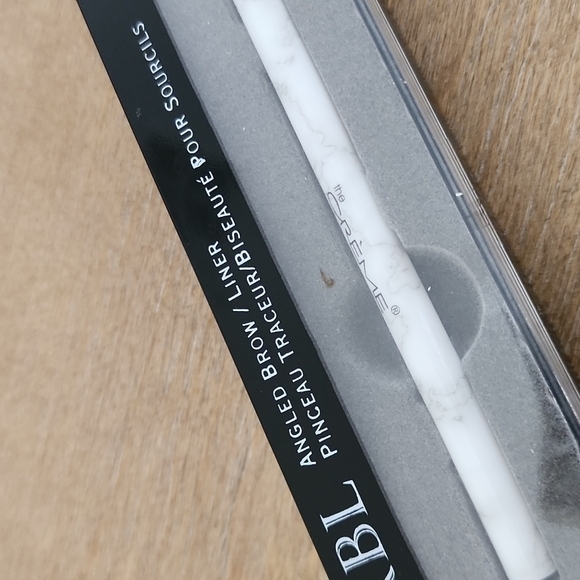 The Creme Shop MRBL Angled Brow Liner & Blush Brush - Picture 8 of 9